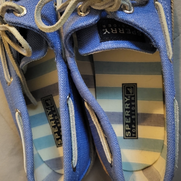 Womens blue periwinkle 7.5 Sperry top siders. - Picture 5 of 7
